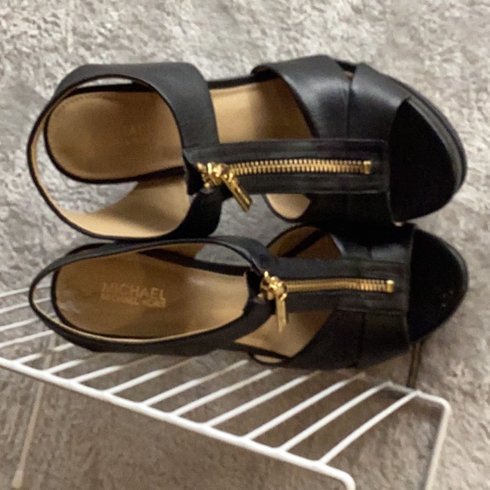 Michael‎ Kors Black Leather Heels with Gold Accent - Picture 4 of 4
